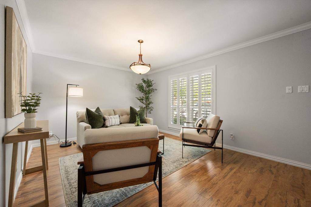 1229 Roaring Springs Road, Fort Worth, TX 76114