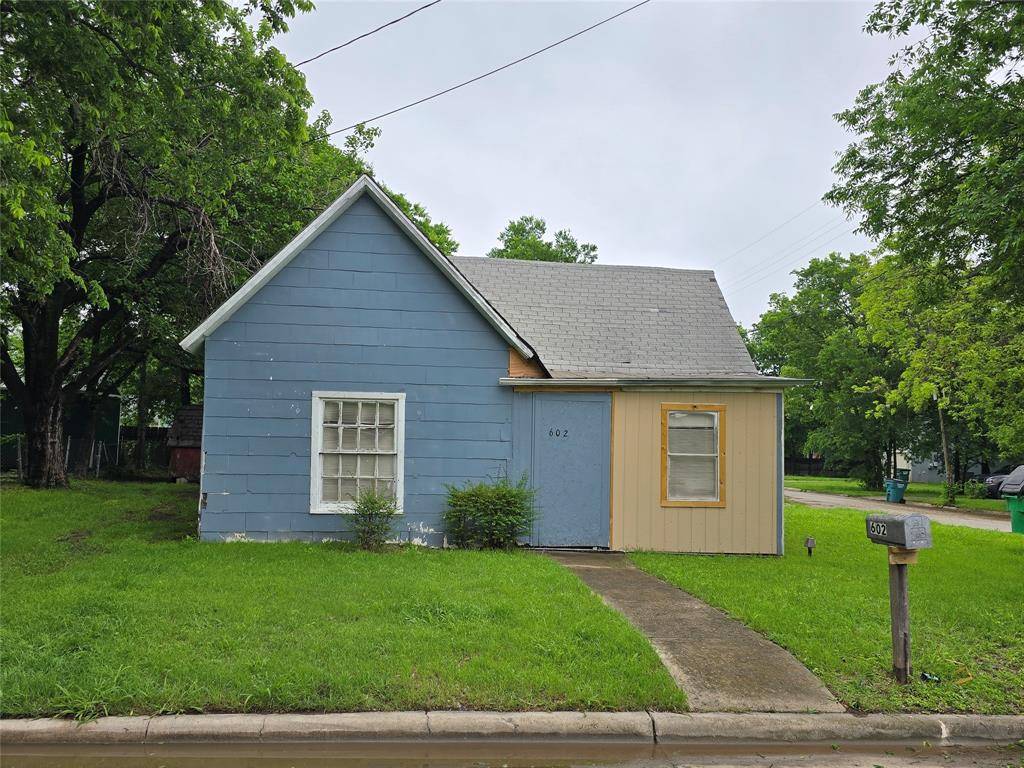 602 N Weaver Street, Gainesville, TX 76240
