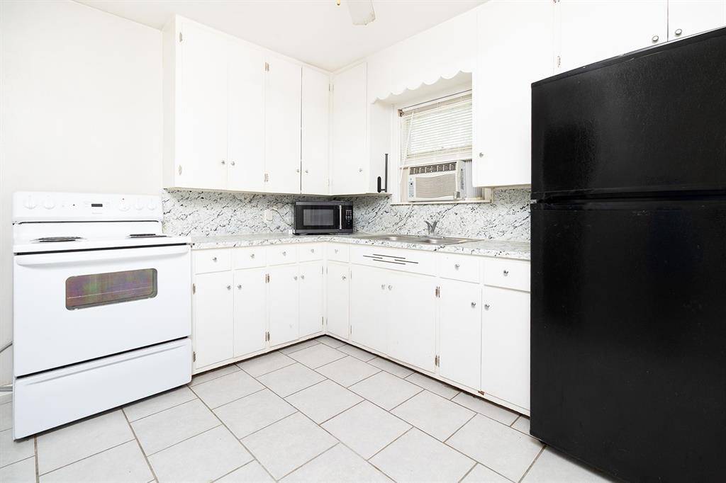 1928 S Walnut Street, Brady, TX 76825