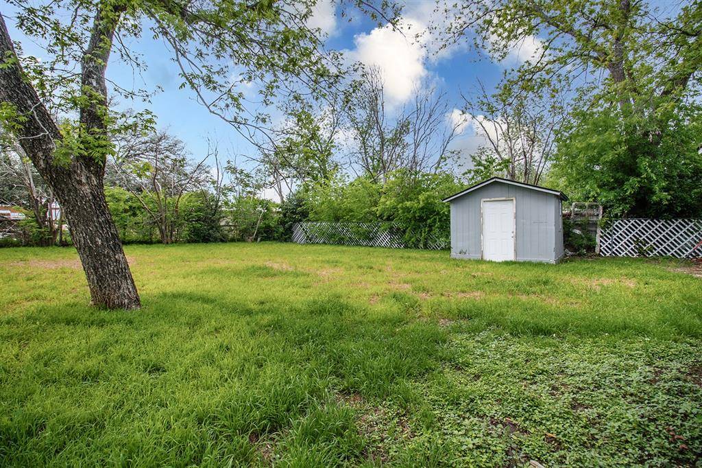1928 S Walnut Street, Brady, TX 76825