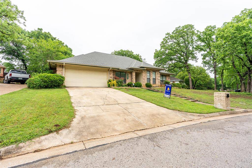 5201 Rustle Leaf Drive, Arlington, TX 76017