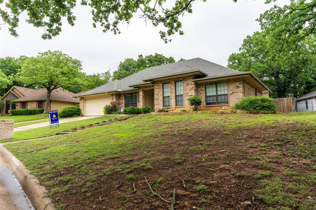 5201 Rustle Leaf Drive, Arlington, TX 76017