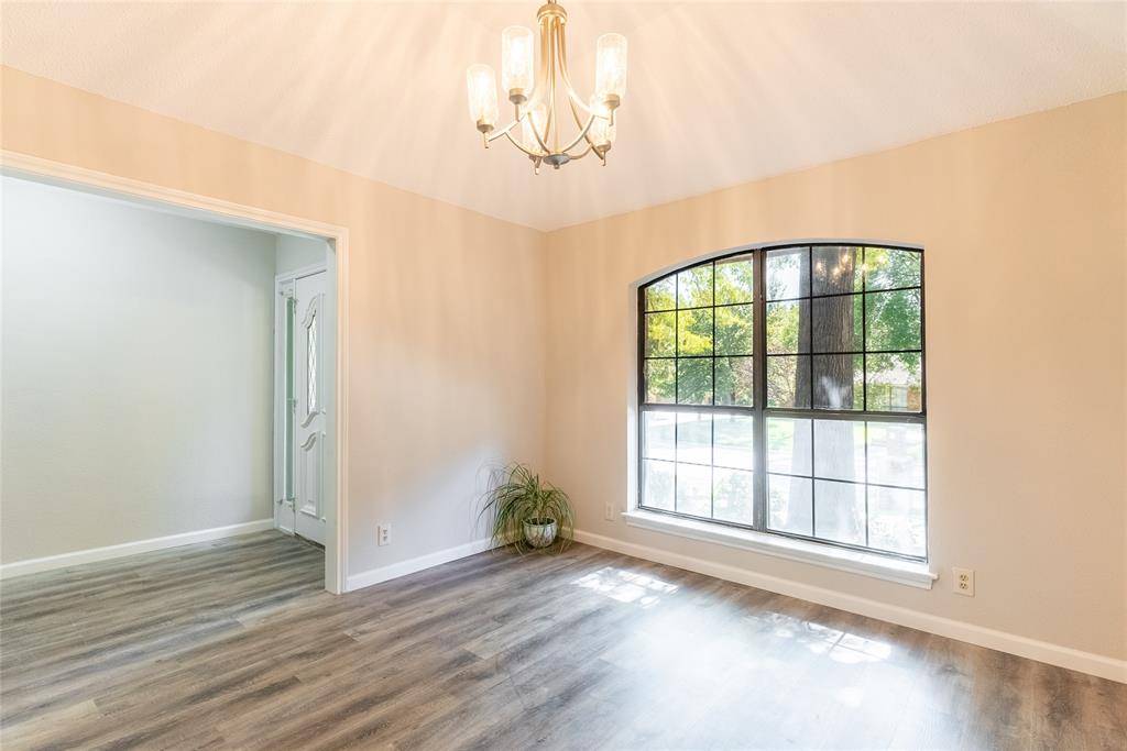 5201 Rustle Leaf Drive, Arlington, TX 76017