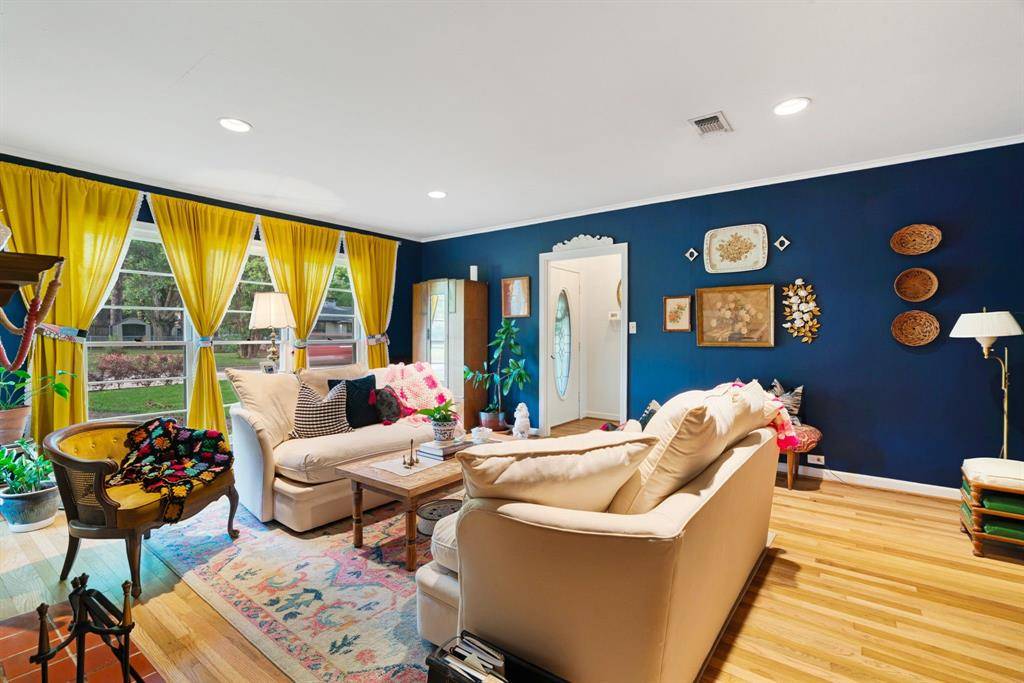 2000 Simpson Street, Paris, TX 75460