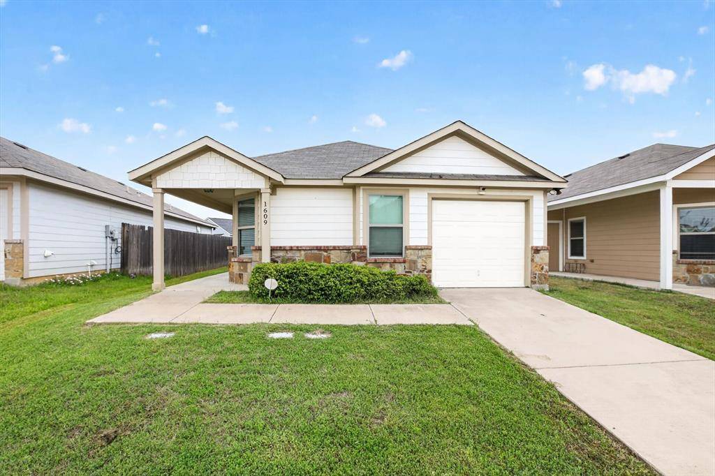 1609 Village Park Trail, Burleson, TX 76028