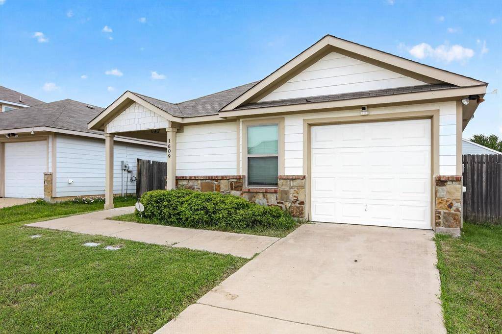 1609 Village Park Trail, Burleson, TX 76028