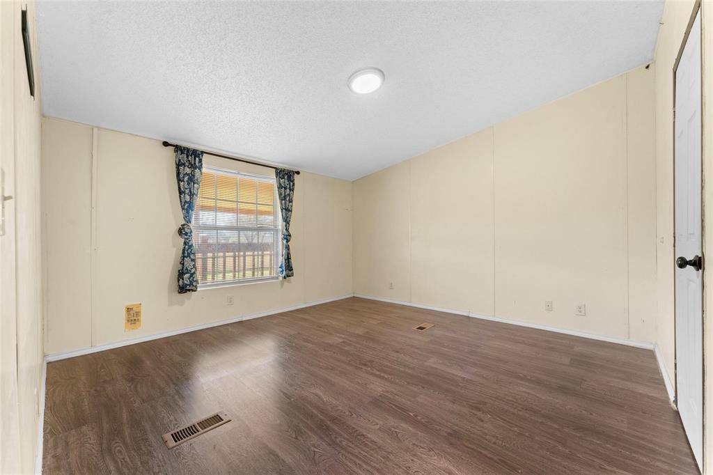 277 Deer Shadow Circle, Whitney, TX 76692