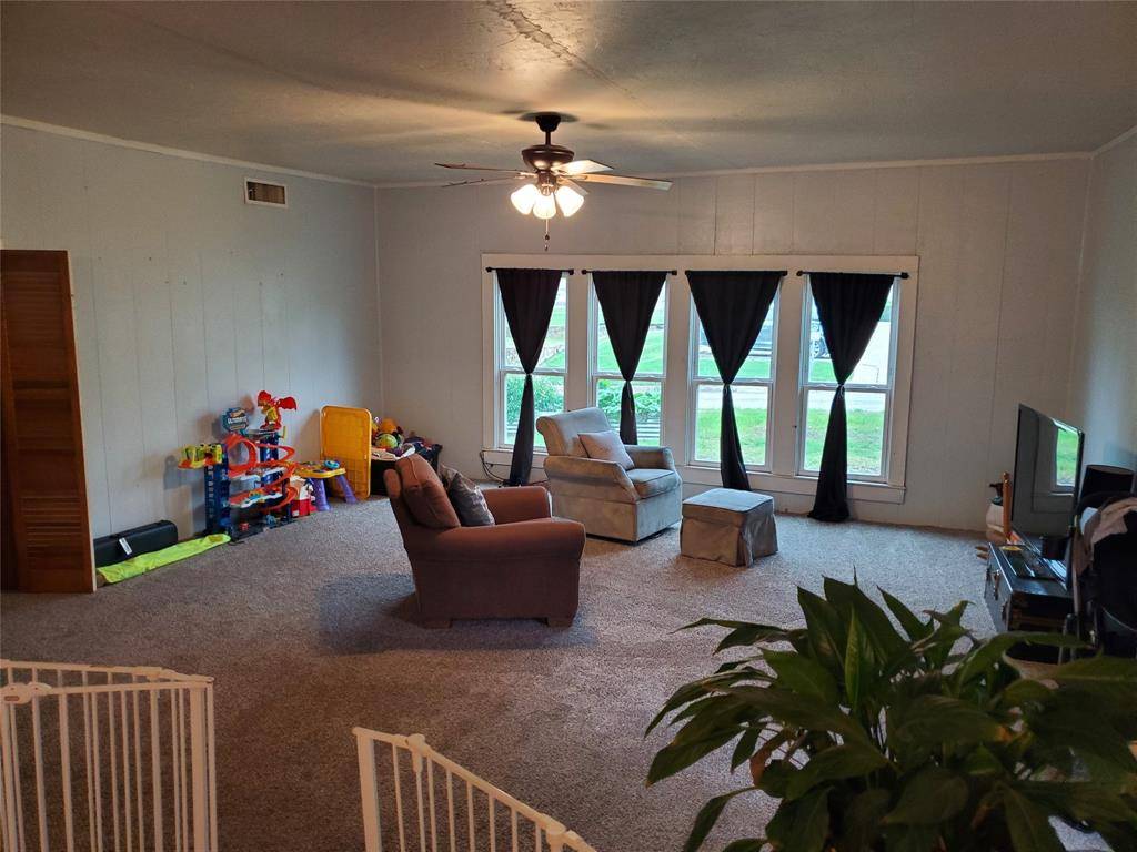 300 N Church Street, Decatur, TX 76234