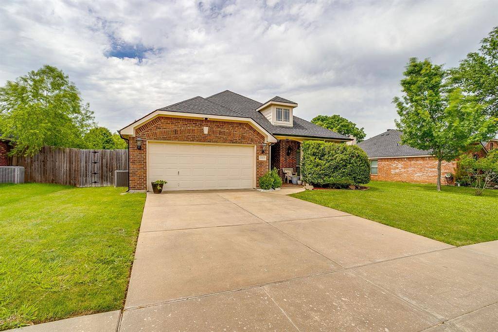 1012 Cutting Horse Drive, Mansfield, TX 76063