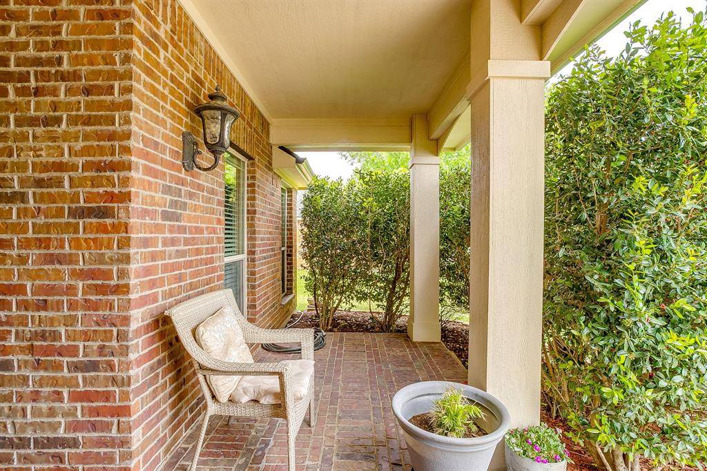 1012 Cutting Horse Drive, Mansfield, TX 76063