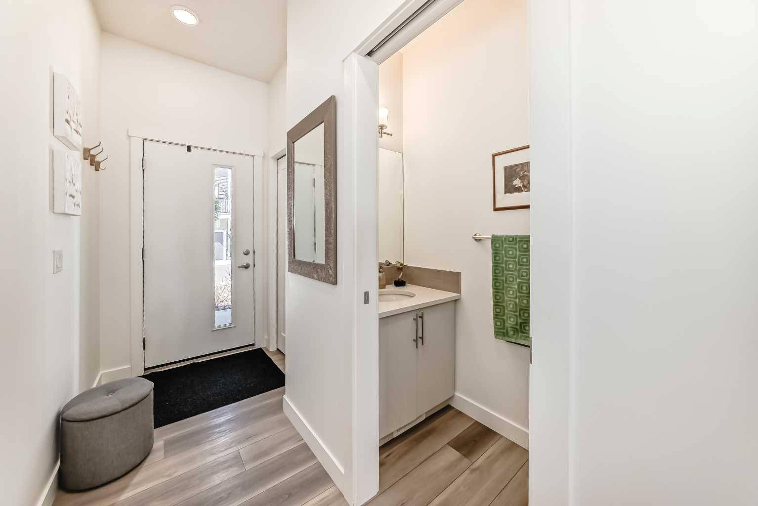 52 Walden LN SE, Calgary, AB T2X 2A7