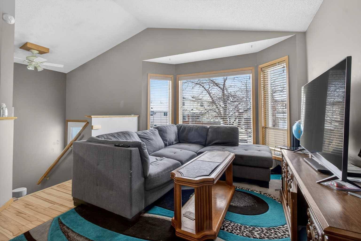 40 Erin CIR SE, Calgary, AB T2B 3H9