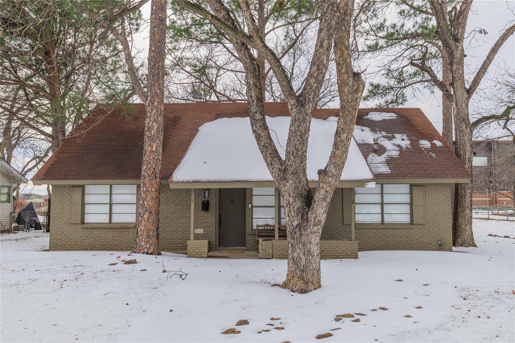 2501 Greenway Drive, Brownwood, TX 76801