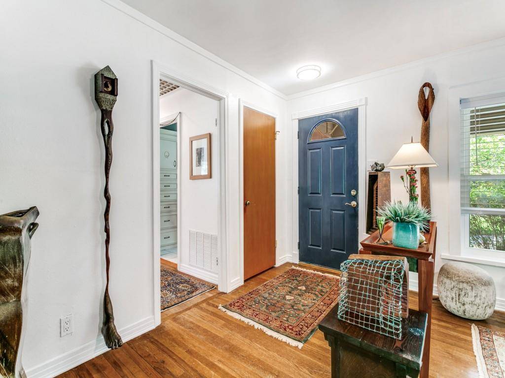 810 S Jefferson Street, Irving, TX 75060