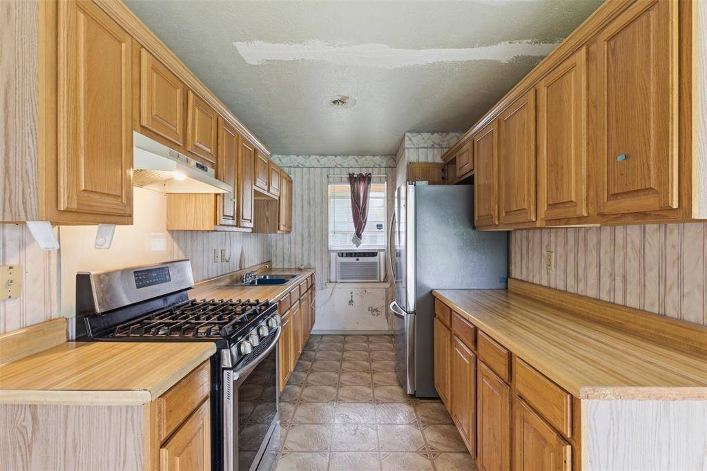 6435 Moonhill Drive, Dallas, TX 75241