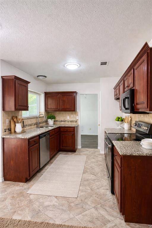 1929 Smokey Mountain Trail, Mesquite, TX 75149