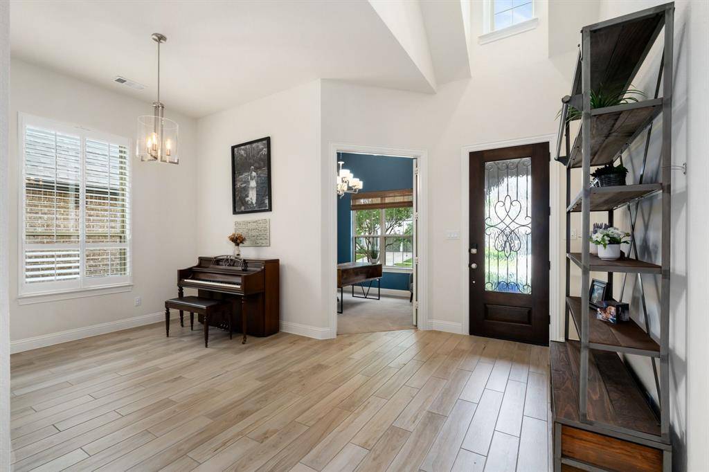 2825 London, The Colony, TX 75056