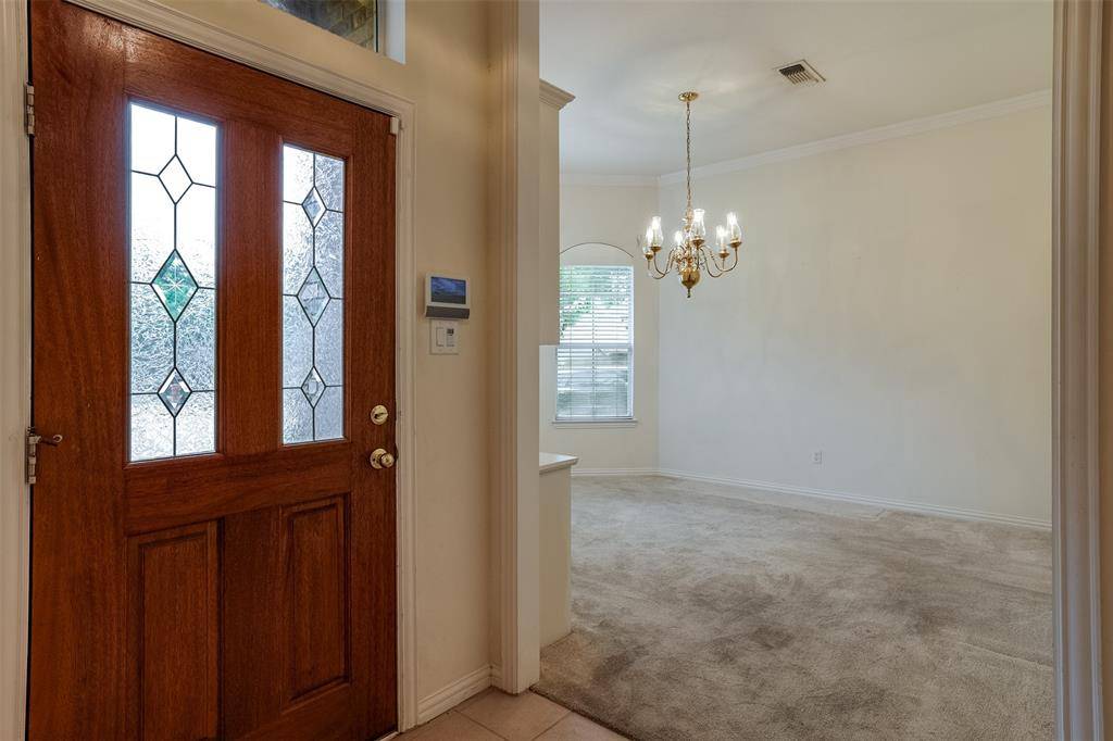 4734 Village Oak Drive, Arlington, TX 76017