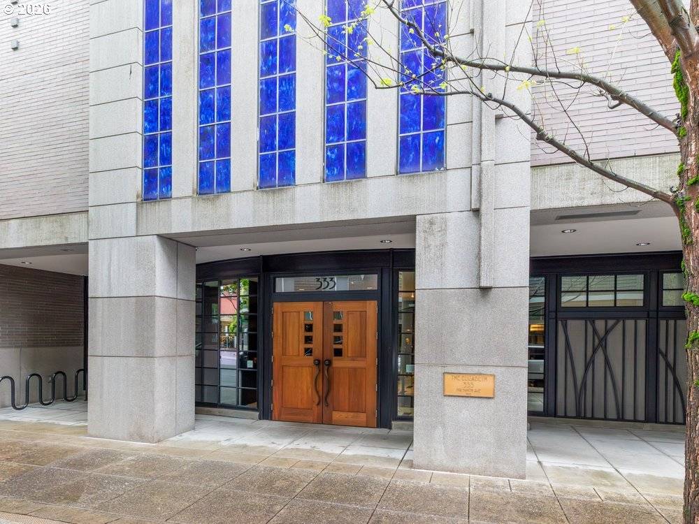 333 NW 9TH AVE #906, Portland, OR 97209