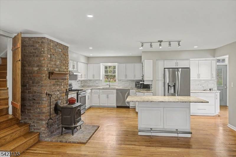 442 Buckhorn Dr, White Twp., NJ 07823