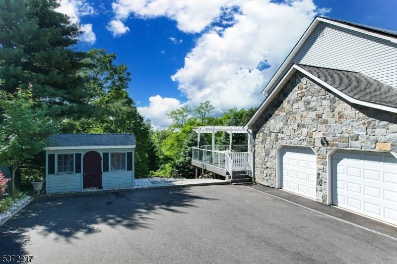 7 Beechwood Ter, Green Brook Twp., NJ 08812