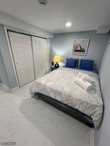 505 Knopf St, Linden City, NJ 07036