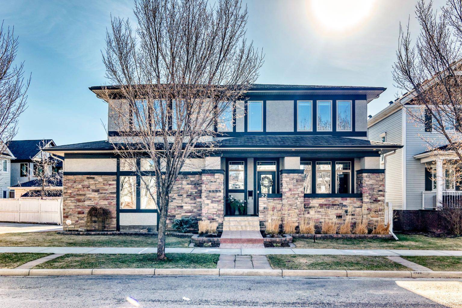 22 Angle ST SW, Calgary, AB T3E 0V6