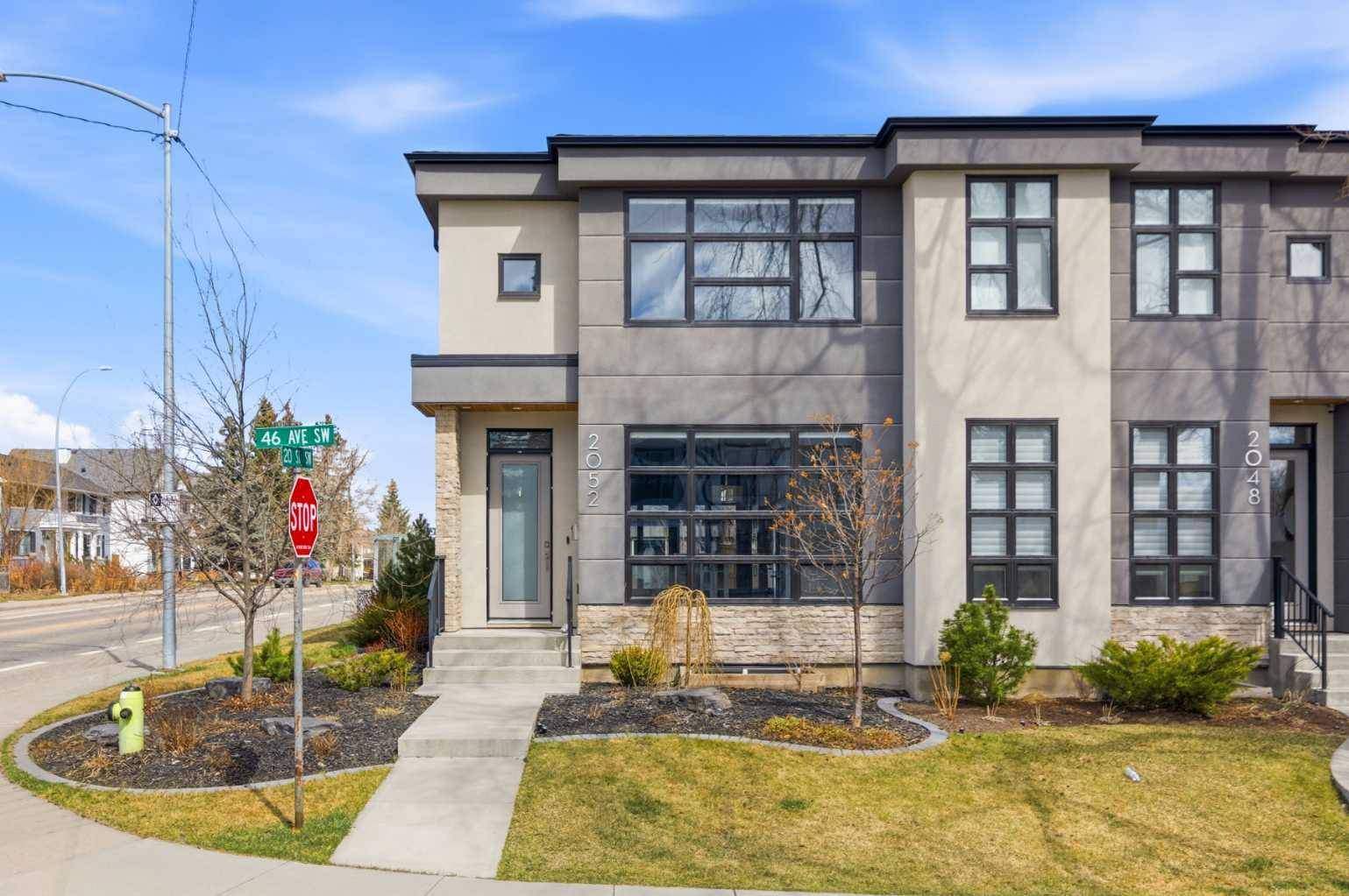 2052 46 AVE SW, Calgary, AB T2T 2R9