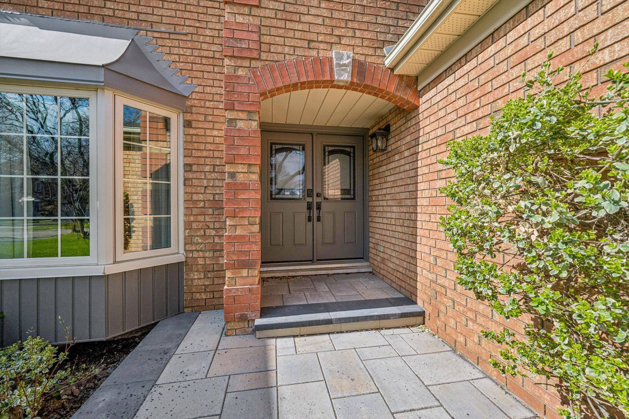 1496 Tanner CT, Oakville, ON L6M 2Z3