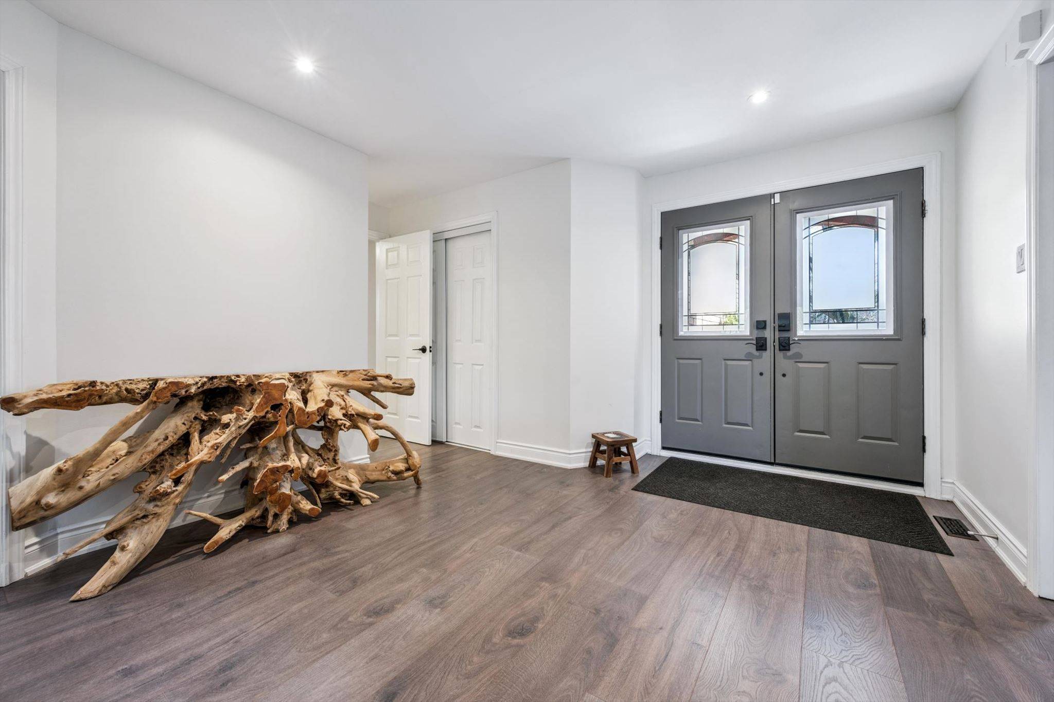 1496 Tanner CT, Oakville, ON L6M 2Z3