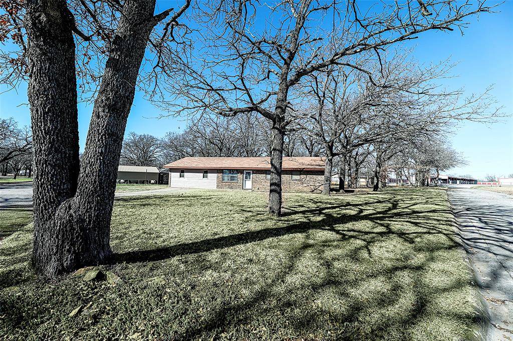 220 Tanglewood Street, Bowie, TX 76230