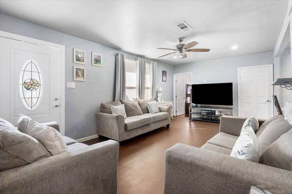 6621 Onyx Drive N, North Richland Hills, TX 76180