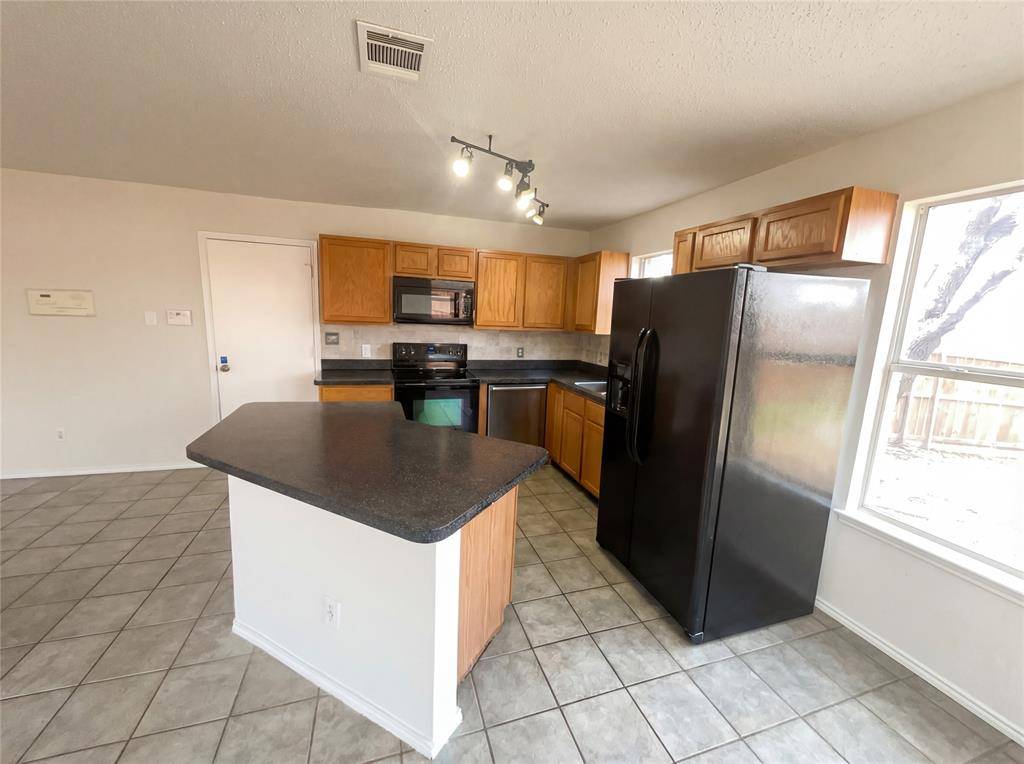 2029 Diamond Ridge Drive, Carrollton, TX 75010