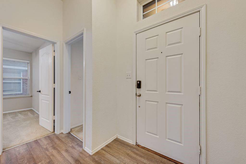 500 Crescent Creek Lane, Fort Worth, TX 76140