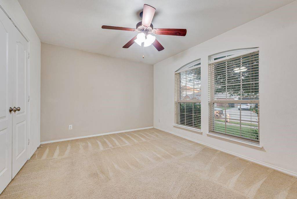 500 Crescent Creek Lane, Fort Worth, TX 76140