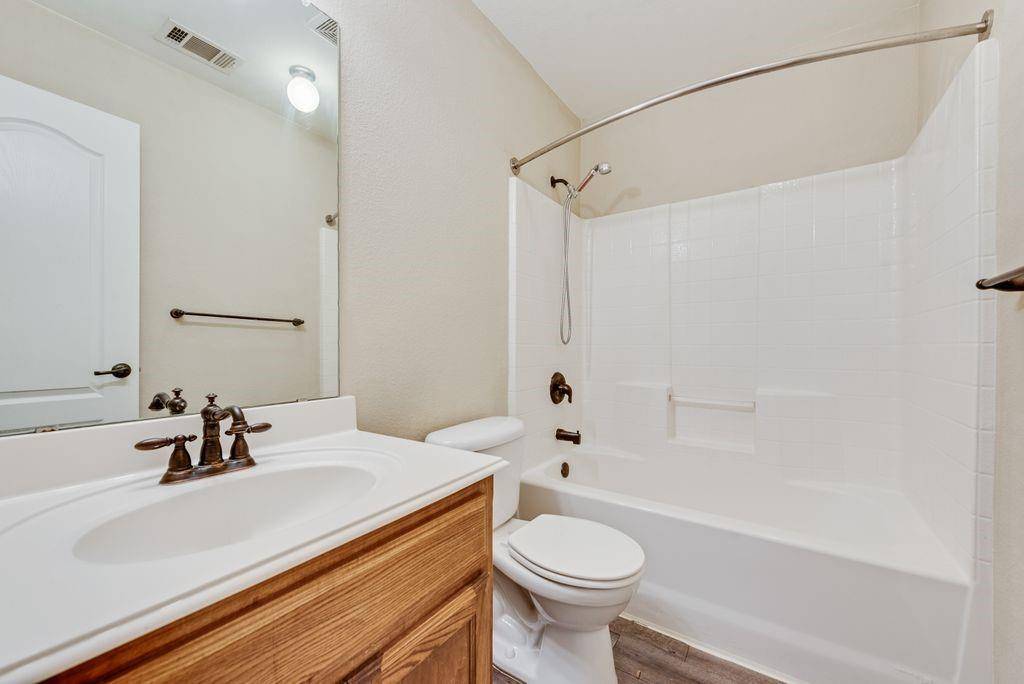 500 Crescent Creek Lane, Fort Worth, TX 76140