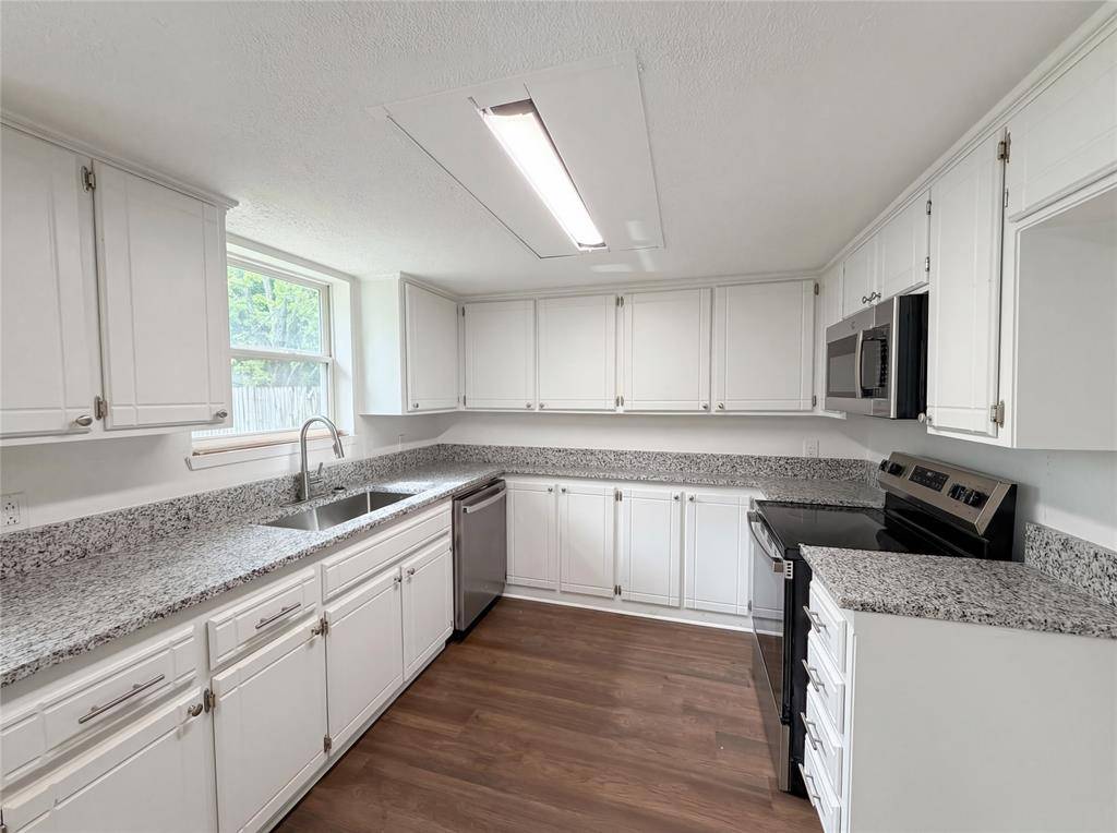 913 Jayellen Court, Burleson, TX 76028