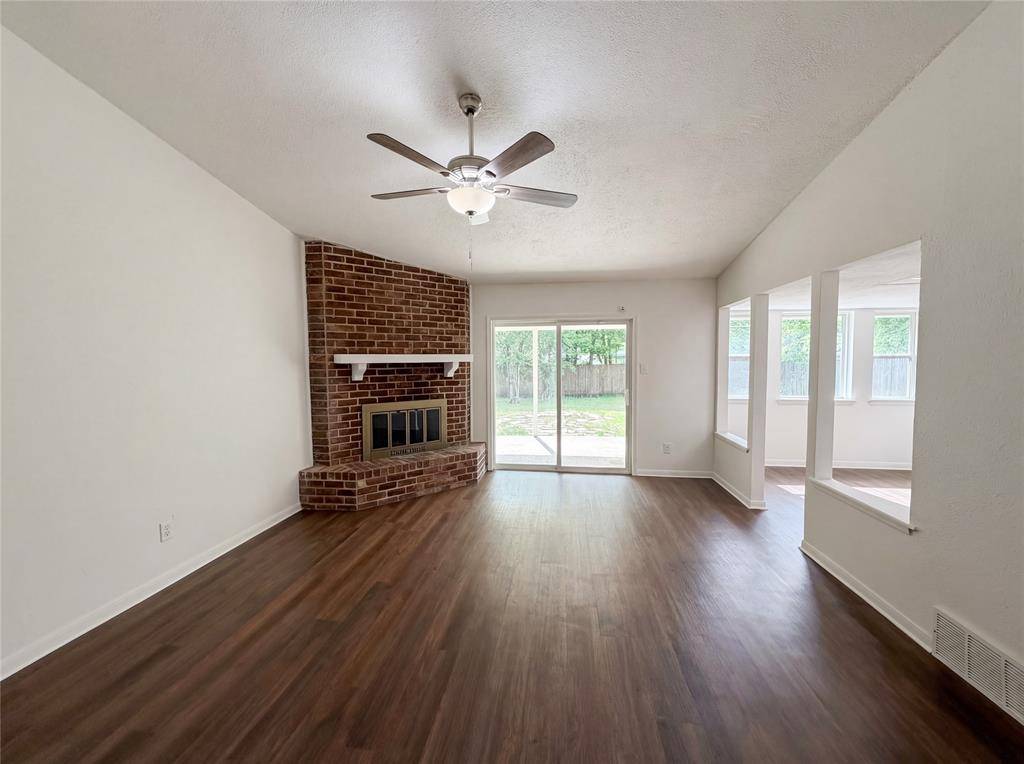 913 Jayellen Court, Burleson, TX 76028