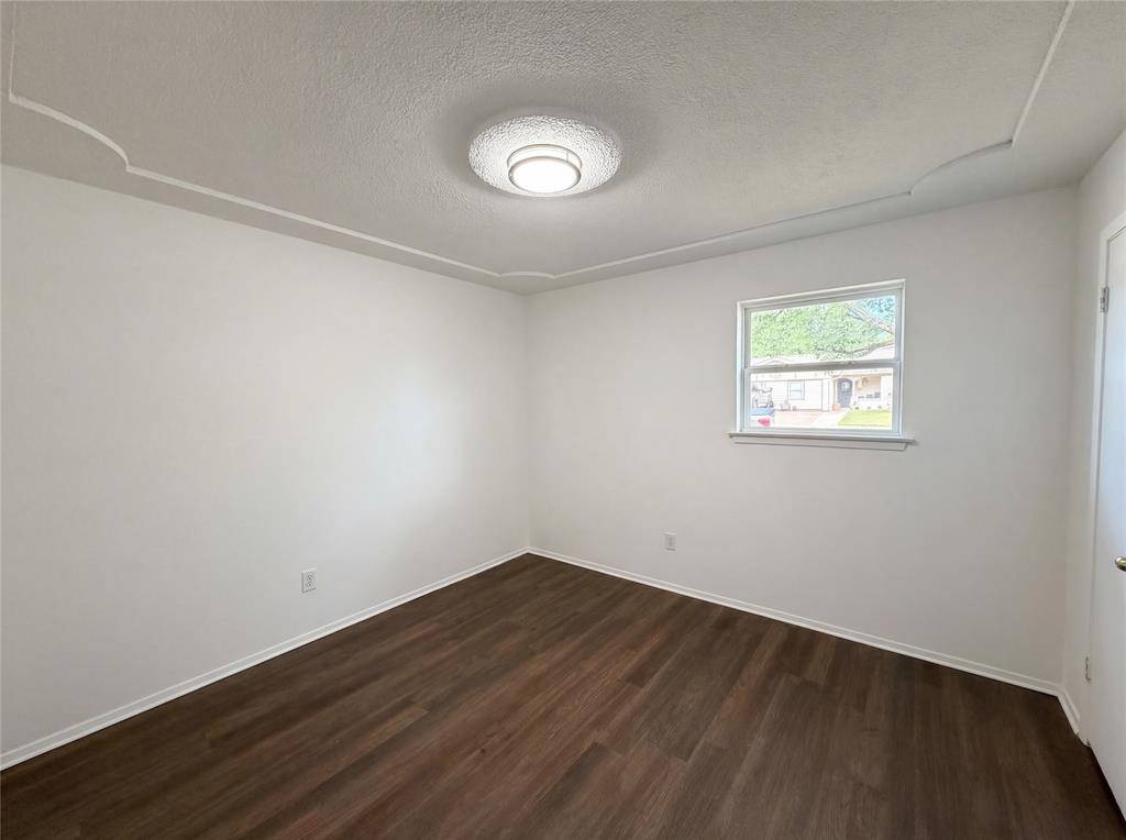 913 Jayellen Court, Burleson, TX 76028