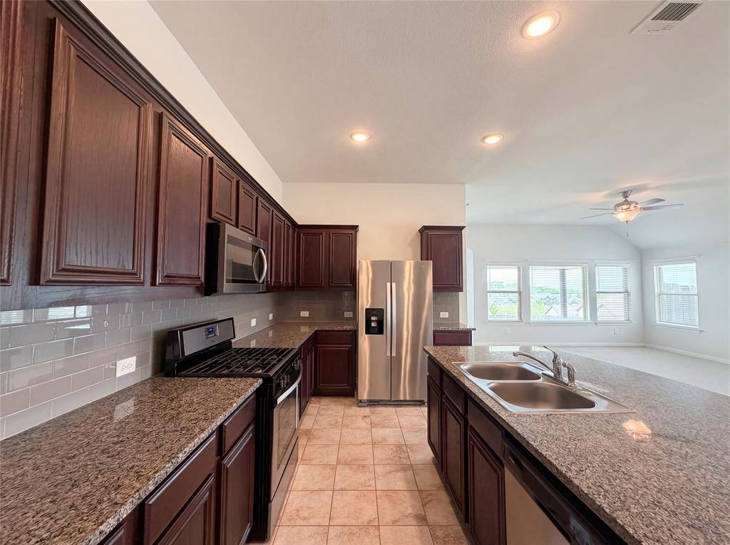 6945 Talon Bluff Drive, Fort Worth, TX 76179