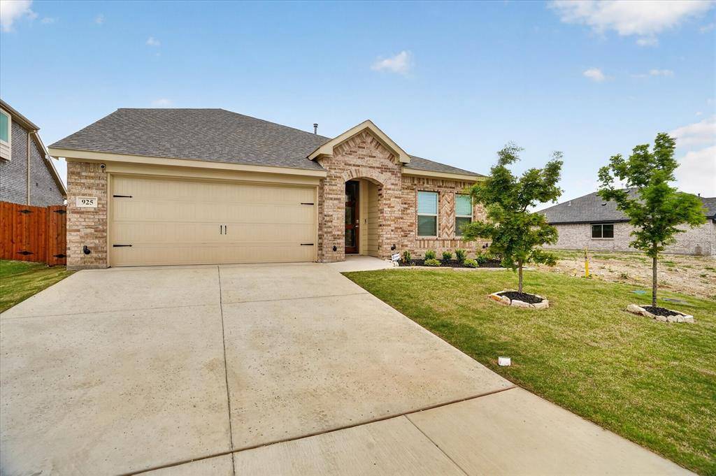 925 Creekhollow Drive, Godley, TX 76044