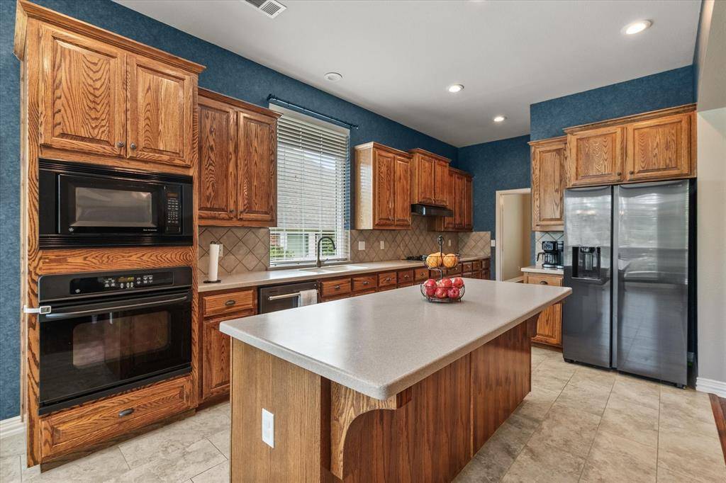 1904 Yarmouth Court, Mansfield, TX 76063