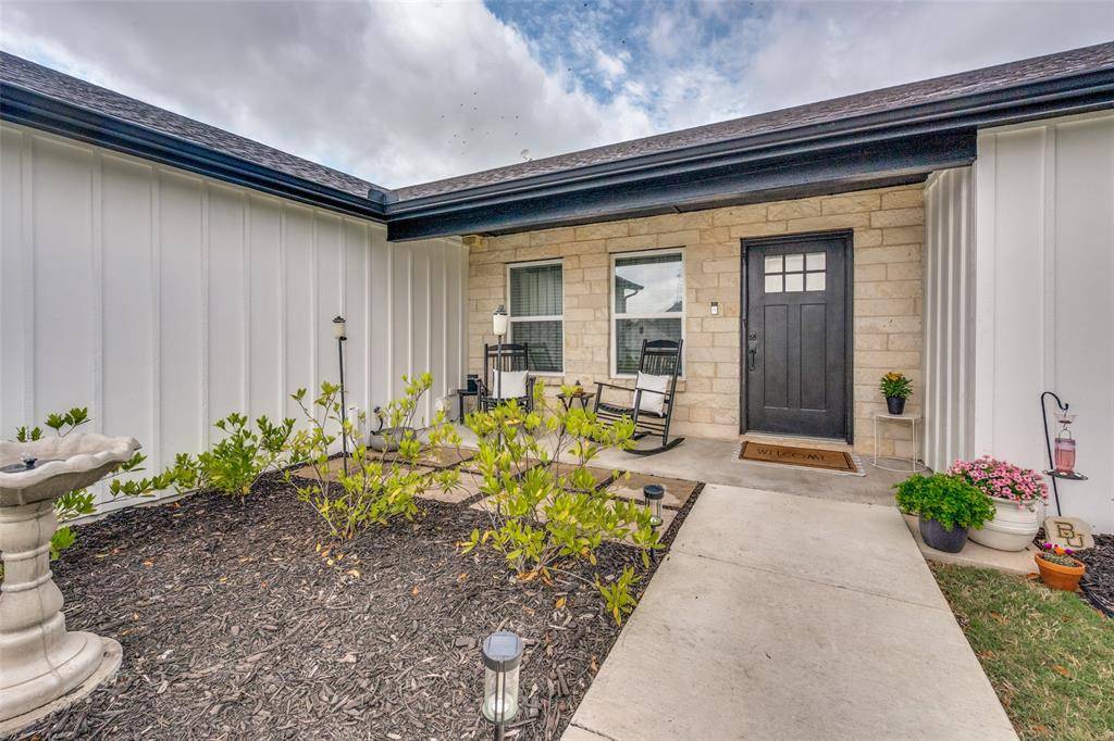 324 Hillcroft Road, Fort Worth, TX 76108