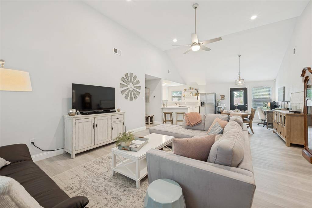 324 Hillcroft Road, Fort Worth, TX 76108