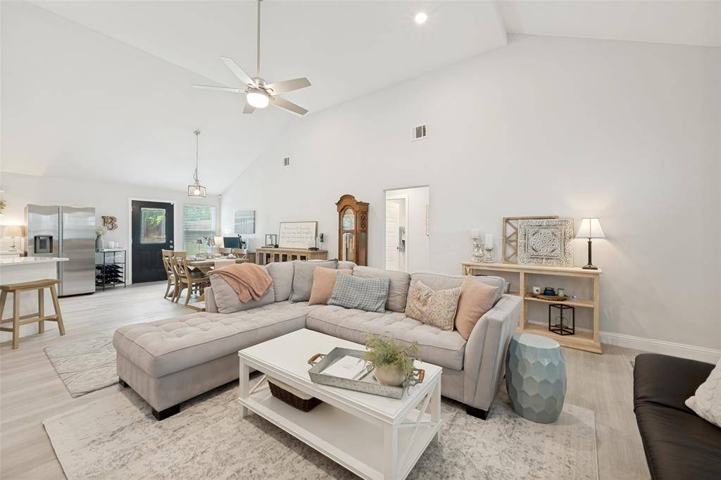 324 Hillcroft Road, Fort Worth, TX 76108