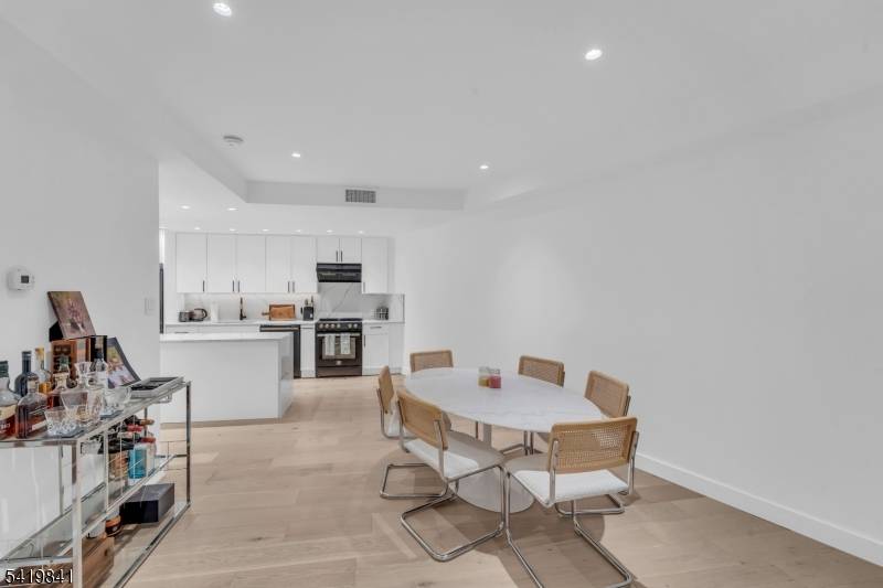 101 Shearwater Ct #25, Jersey City, NJ 07305