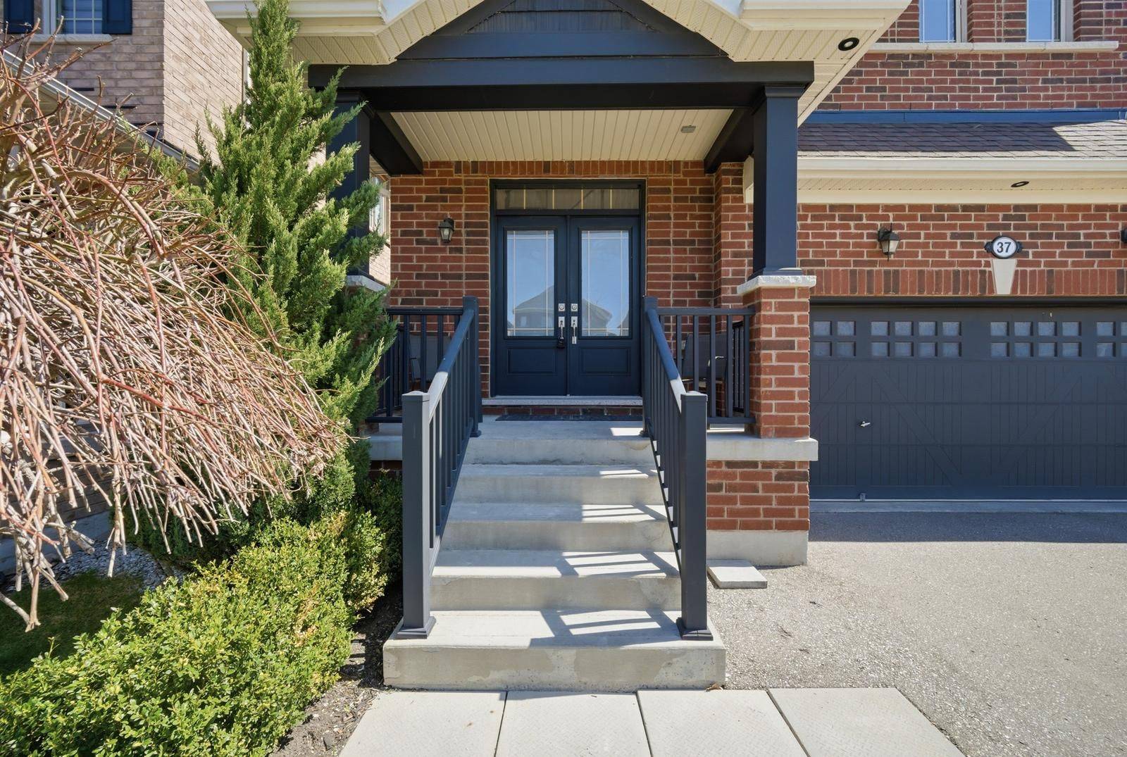37 Schwalm CRES, New Tecumseth, ON L0G 1W0