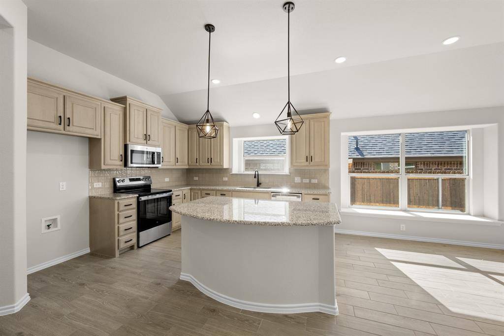 517 Waterford Park Boulevard, Weatherford, TX 76087