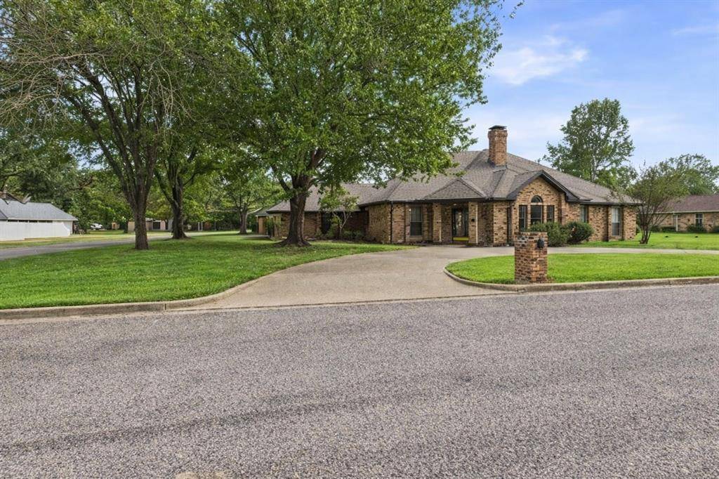 1178 E Oval Drive, Athens, TX 75751