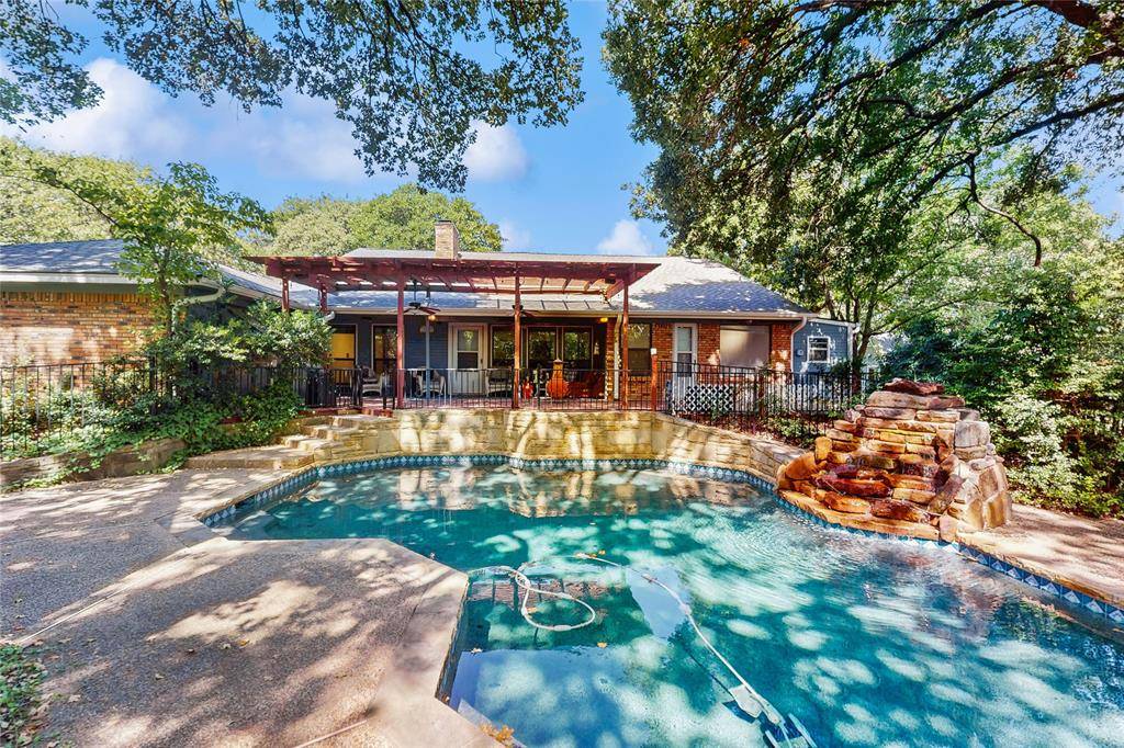 917 Hillside Drive, Copper Canyon, TX 75077